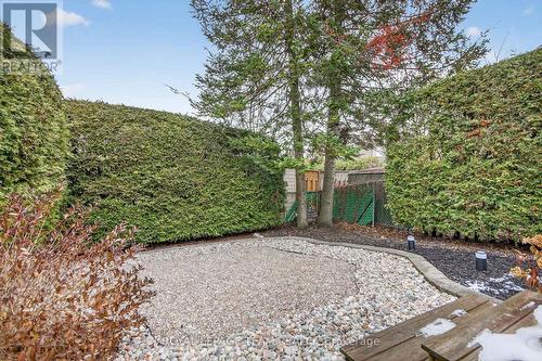 BEAUTIFULLY landscaped yard! - 17 Providence Place, Ottawa, ON - Outdoor