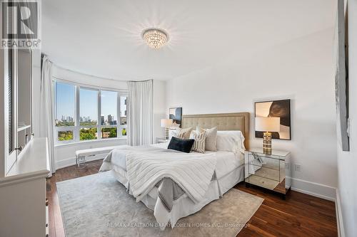 805C - 662 Sheppard Avenue E, Toronto, ON - Indoor Photo Showing Bedroom
