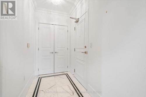 805C - 662 Sheppard Avenue E, Toronto, ON - Indoor Photo Showing Other Room