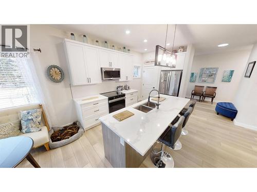 4820 Ridge Road Unit# 1, Radium Hot Springs, BC - Indoor Photo Showing Kitchen With Upgraded Kitchen