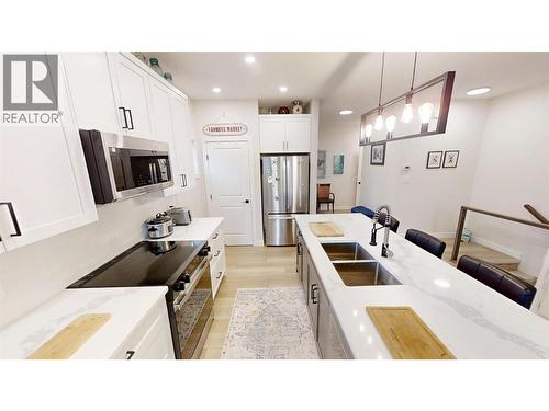 4820 Ridge Road Unit# 1, Radium Hot Springs, BC - Indoor Photo Showing Kitchen With Double Sink With Upgraded Kitchen