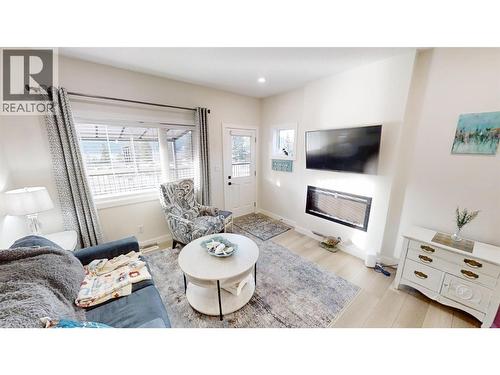 4820 Ridge Road Unit# 1, Radium Hot Springs, BC - Indoor Photo Showing Living Room With Fireplace