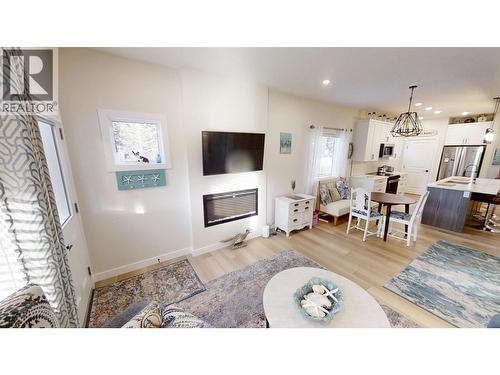 4820 Ridge Road Unit# 1, Radium Hot Springs, BC - Indoor Photo Showing Living Room With Fireplace