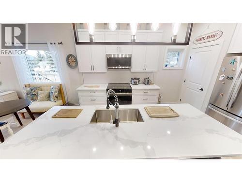 4820 Ridge Road Unit# 1, Radium Hot Springs, BC - Indoor Photo Showing Kitchen