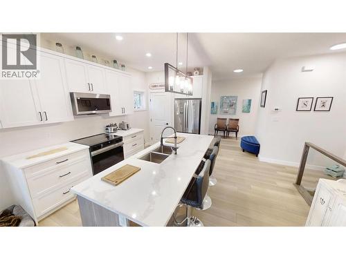 4820 Ridge Road Unit# 1, Radium Hot Springs, BC - Indoor Photo Showing Kitchen With Double Sink With Upgraded Kitchen
