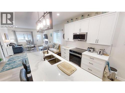 4820 Ridge Road Unit# 1, Radium Hot Springs, BC - Indoor Photo Showing Kitchen With Double Sink