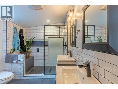 1621 Evans Road, Creston, BC - Indoor Photo Showing Bathroom