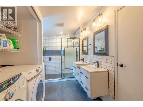 1621 Evans Road, Creston, BC - Indoor Photo Showing Laundry Room