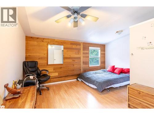 1621 Evans Road, Creston, BC - Indoor Photo Showing Bedroom