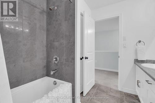 7 - 269 Watson Parkway N, Guelph (Grange Road), ON - Indoor Photo Showing Bathroom