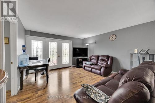 191 Franklin Street N, Kitchener, ON - Indoor Photo Showing Living Room