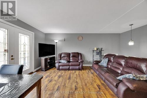191 Franklin Street N, Kitchener, ON - Indoor Photo Showing Living Room