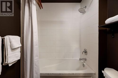 220 Sarah Cline Drive, Oakville, ON - Indoor Photo Showing Bathroom