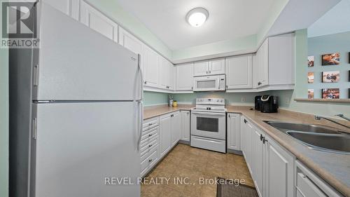 24 - 120 Dudhope Avenue, Cambridge, ON - Indoor Photo Showing Kitchen With Double Sink