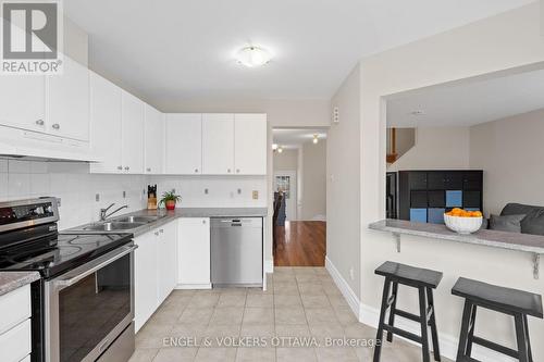 526 Meadowbreeze Drive, Ottawa, ON - Indoor Photo Showing Kitchen With Double Sink