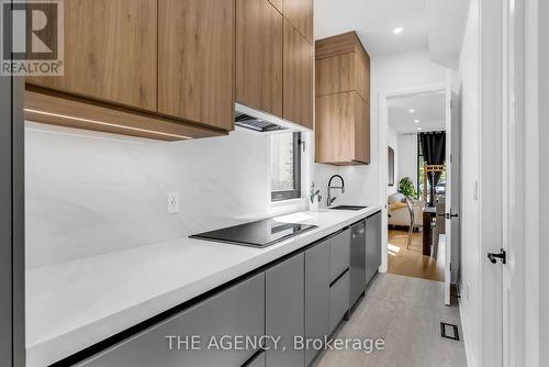 Spice Kitchen w/walk-in pantry, sink, & dishwasher - 9 Earl Street, Mississauga, ON - Indoor Photo Showing Kitchen