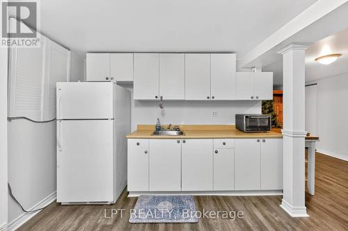 20 Burnley Place, Brampton, ON - Indoor Photo Showing Kitchen