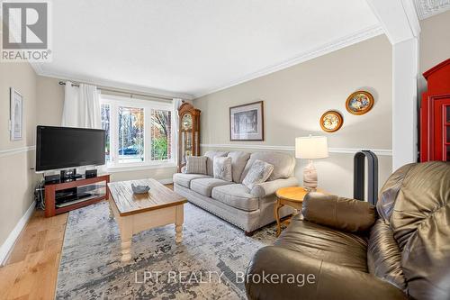 20 Burnley Place, Brampton, ON - Indoor Photo Showing Living Room