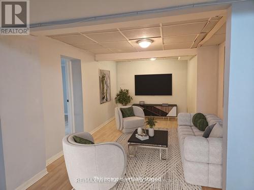 30 Golfwood Heights, Toronto, ON - Indoor