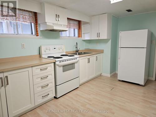 30 Golfwood Heights, Toronto, ON - Indoor Photo Showing Kitchen With Double Sink