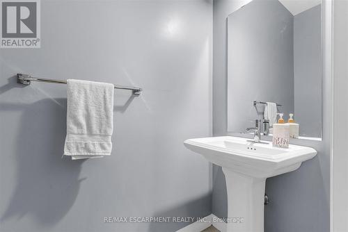 55 Greenwich Avenue, Hamilton, ON - Indoor Photo Showing Bathroom
