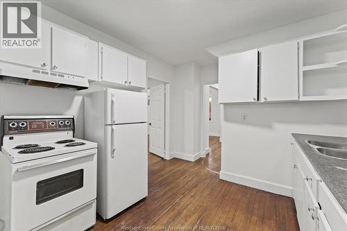 895 Pillette, Windsor, ON - Indoor Photo Showing Kitchen With Double Sink