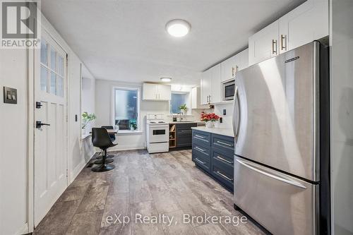 20 Bergey Street, Cambridge, ON - Indoor Photo Showing Kitchen