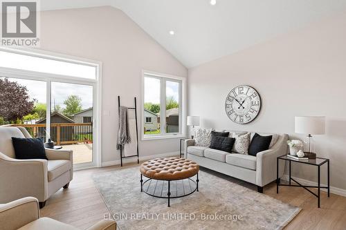 6 Hemlock Crescent, Aylmer, ON - Indoor Photo Showing Living Room