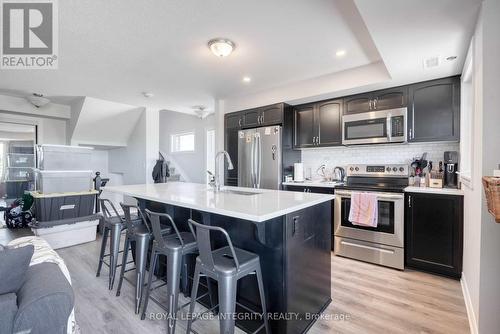 523 Ozawa Private, Ottawa, ON - Indoor Photo Showing Kitchen With Upgraded Kitchen