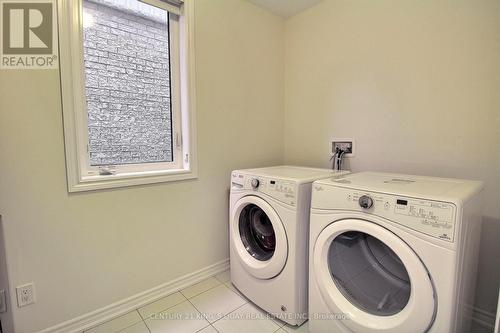 45 Chessington Avenue, East Gwillimbury, ON - Indoor Photo Showing Laundry Room