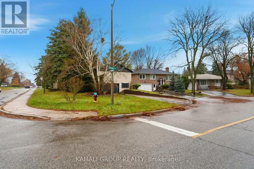 Corner Lot! - 156 Trayborn Drive, Richmond Hill, ON - Outdoor