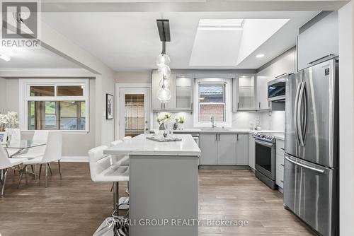 Skylight - 156 Trayborn Drive, Richmond Hill, ON - Indoor Photo Showing Kitchen With Upgraded Kitchen