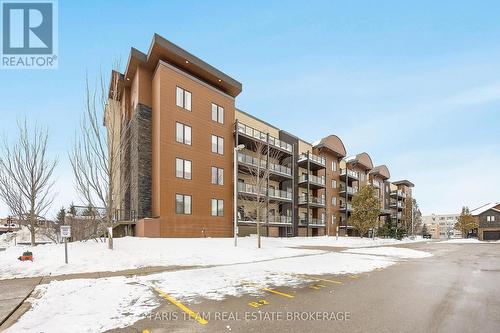 402 - 100 DEAN AVENUE  Barrie, ON L9J 0H1