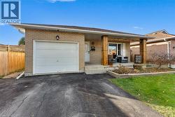 4487 LEE Avenue  Niagara Falls, ON L2H 3C3