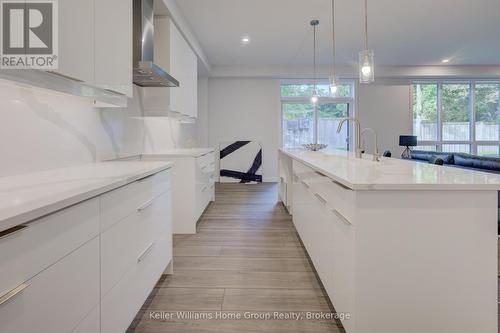 16 Nicholas Way, Guelph (Victoria North), ON - Indoor Photo Showing Kitchen With Upgraded Kitchen