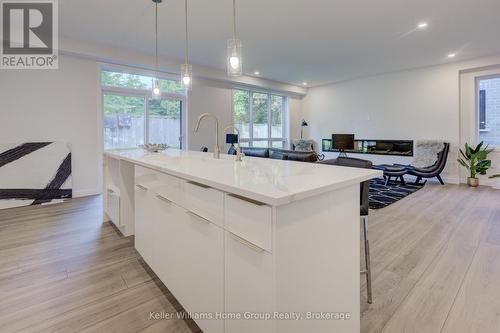 16 Nicholas Way, Guelph (Victoria North), ON - Indoor Photo Showing Kitchen With Upgraded Kitchen