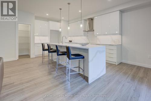 16 Nicholas Way, Guelph (Victoria North), ON - Indoor Photo Showing Kitchen With Upgraded Kitchen