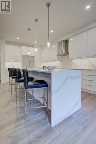 16 Nicholas Way, Guelph (Victoria North), ON - Indoor Photo Showing Kitchen With Upgraded Kitchen