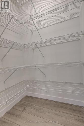 16 Nicholas Way, Guelph (Victoria North), ON - Indoor With Storage