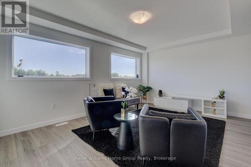 16 Nicholas Way, Guelph (Victoria North), ON - Indoor