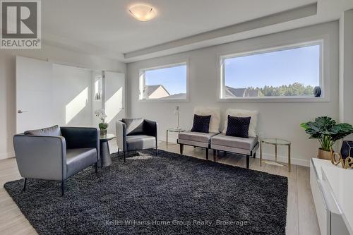 16 Nicholas Way, Guelph (Victoria North), ON - Indoor Photo Showing Living Room