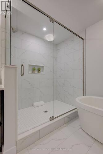 16 Nicholas Way, Guelph (Victoria North), ON - Indoor Photo Showing Bathroom