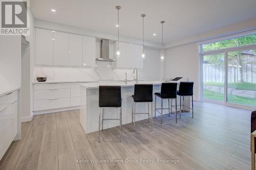 16 Nicholas Way, Guelph (Victoria North), ON - Indoor Photo Showing Kitchen With Upgraded Kitchen