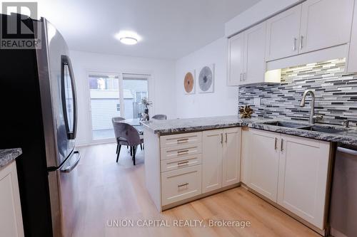 29 Thurman Road, Vaughan, ON - Indoor Photo Showing Kitchen With Upgraded Kitchen