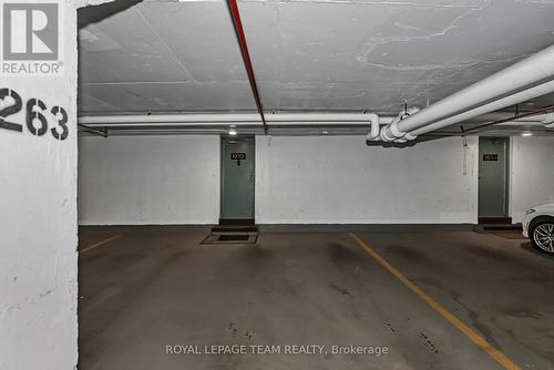 1095 Ambleside Drive, Ottawa, ON - Indoor Photo Showing Garage
