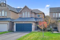 611 HEDDLE CRESCENT  Newmarket, ON L3X 2J5