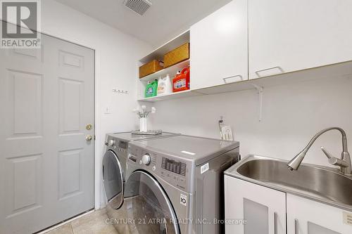 611 Heddle Crescent, Newmarket, ON - Indoor Photo Showing Laundry Room
