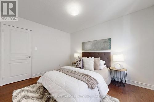 611 Heddle Crescent, Newmarket, ON - Indoor Photo Showing Bedroom