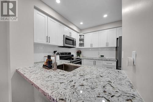 31 - 1995 Pine Grove Avenue, Pickering (Highbush), ON - Indoor Photo Showing Kitchen With Upgraded Kitchen