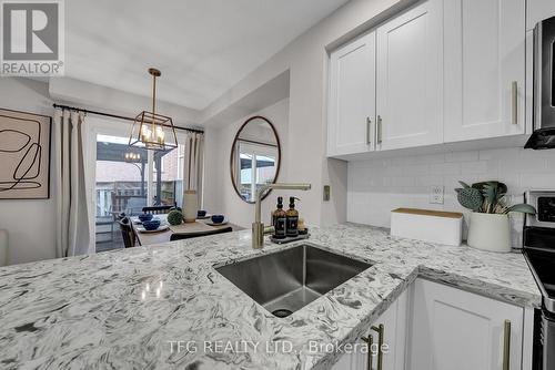 31 - 1995 Pine Grove Avenue, Pickering (Highbush), ON - Indoor Photo Showing Kitchen With Upgraded Kitchen